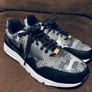 Mint Nike Air Max 1 Premium BHM Black White OREO 8.5 US 40 EUR